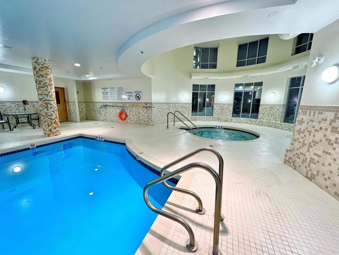 Chateau Inn & Suites Bonnyville Eksteriør billede